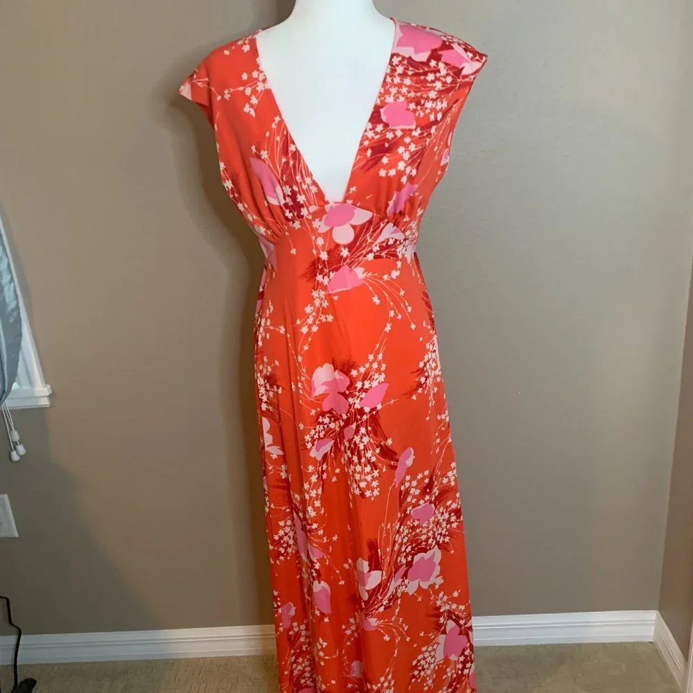 Elegant Red Floral Maxi Dress - Picture 6 of 8